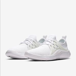 Nike acalme tennis shoes